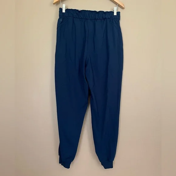 {Lululemon} Stretch High-Rise Jogger Shorter Length in True Navy - Womens 8